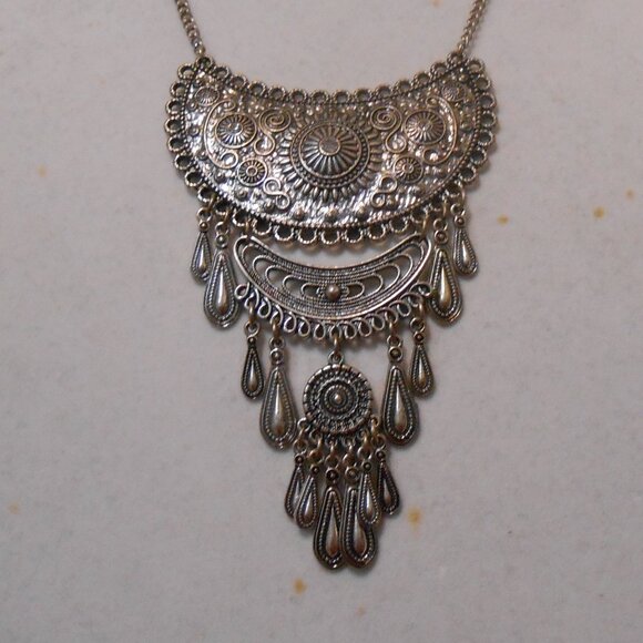 Tibetan Silver Bib Statement Necklace with Swarovski Crystal Rhinestones NWOT - Picture 9 of 11